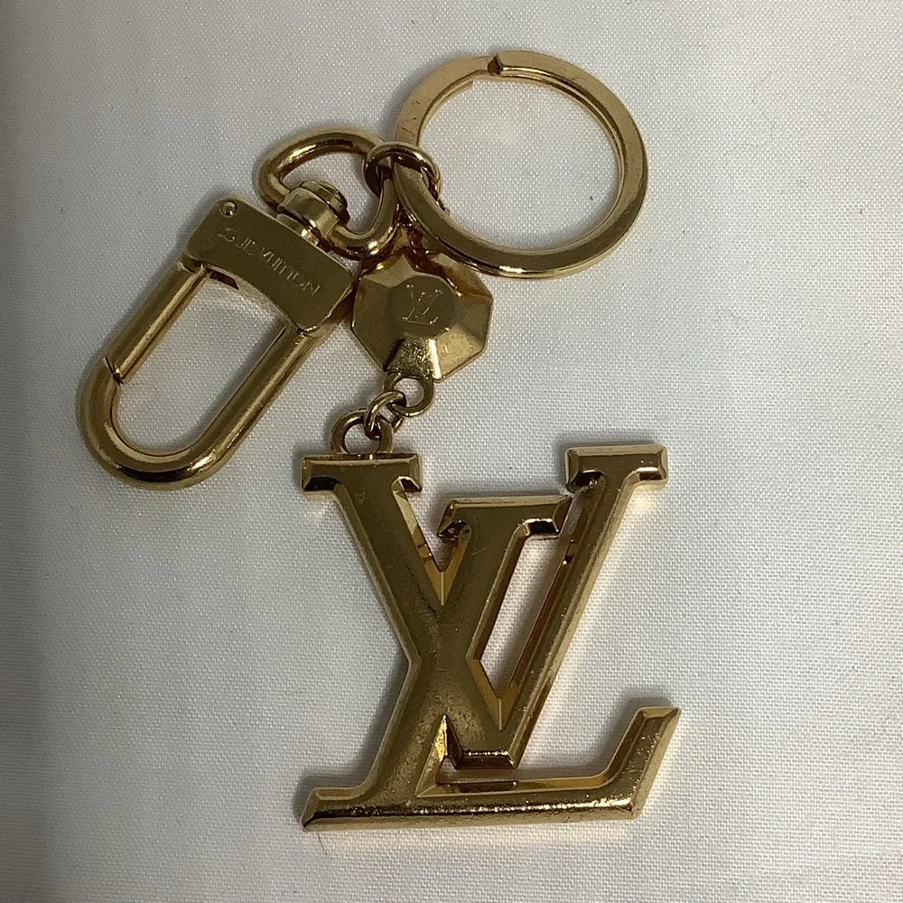 Louis Vuitton Gold Monogram Keychain - Picture 5 of 11